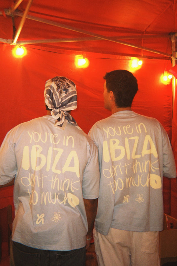 Camiseta Overthinker en una noche de Ibiza, estampado «you're in Ibiza»